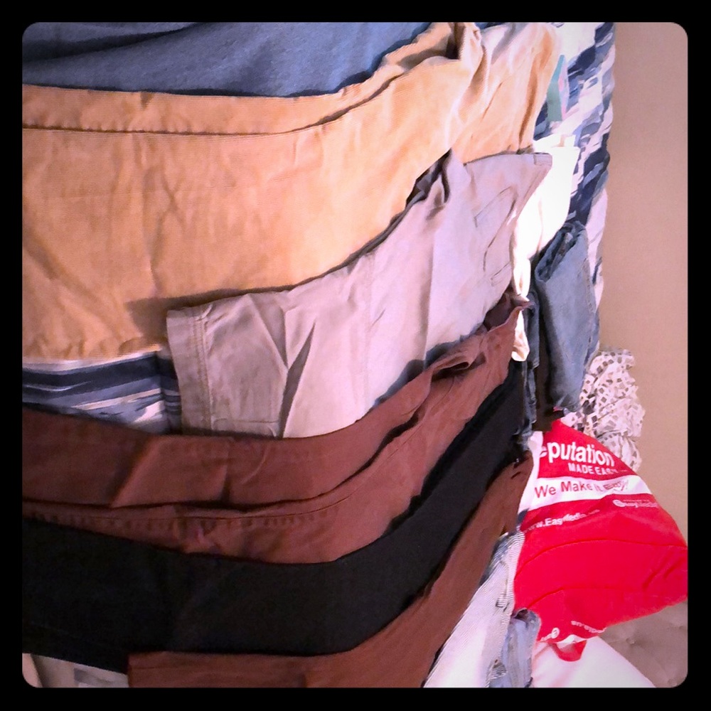I have 12 pairs of women’s pants.Variety